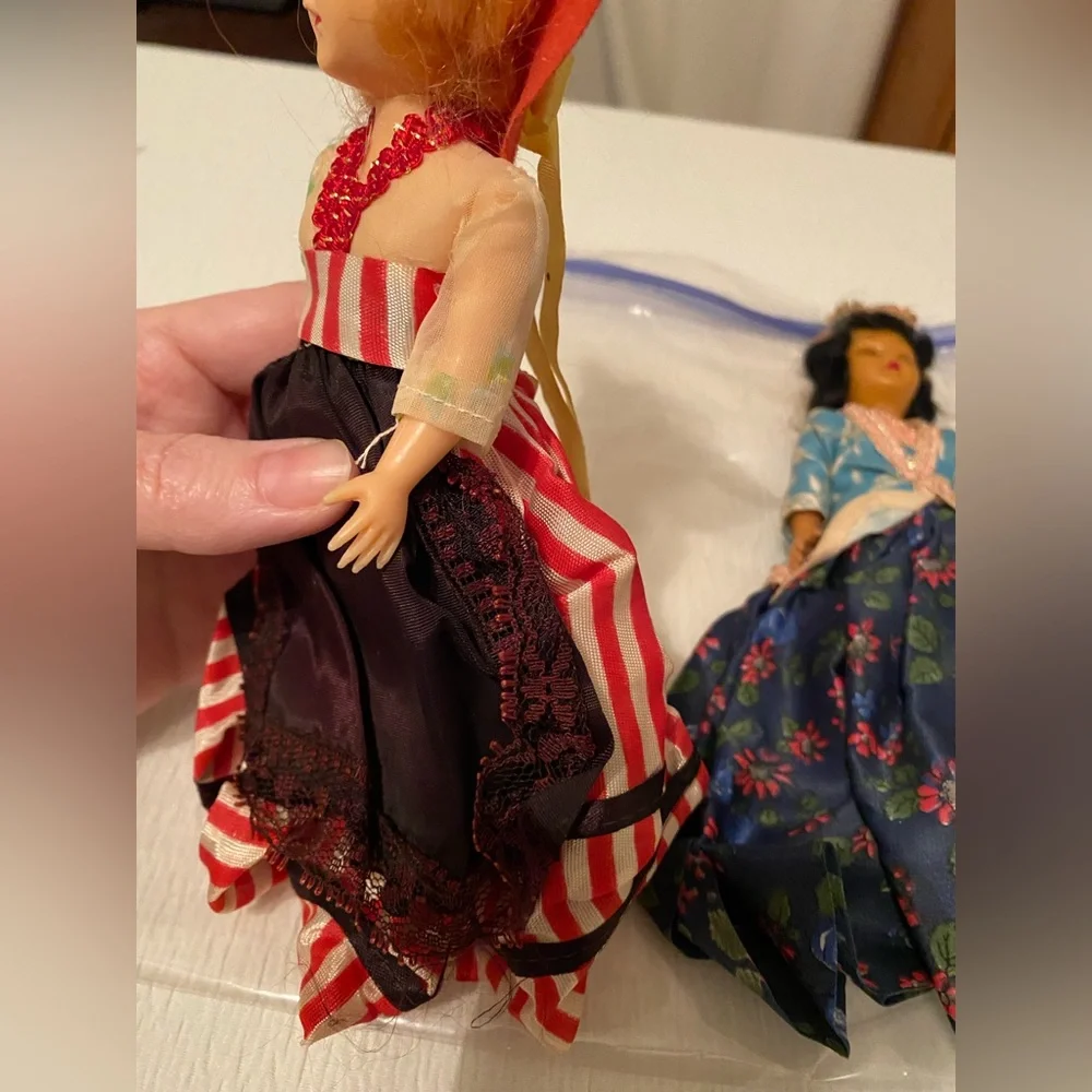 Vintage Fabulous Stylish Set of 2 Blinking Eye Fashion Dolls - Picture 11 of 12